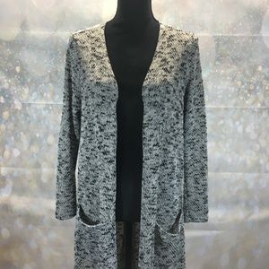 LuLaRoe Sarah Sweater Lg Black and White